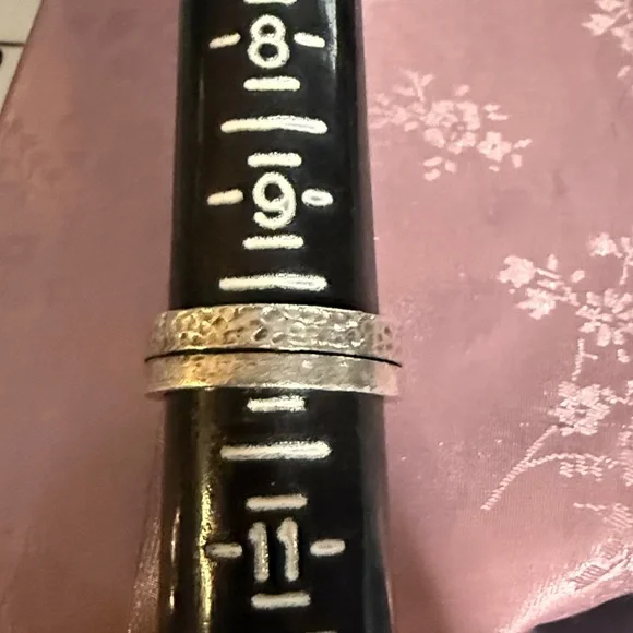 Sterling silver handmade hammered ring - Picture 2 of 2